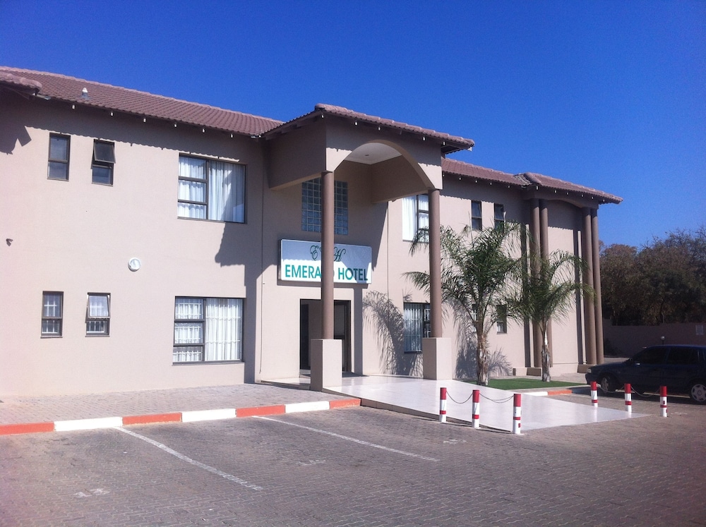 Emerald Hotel 28/32