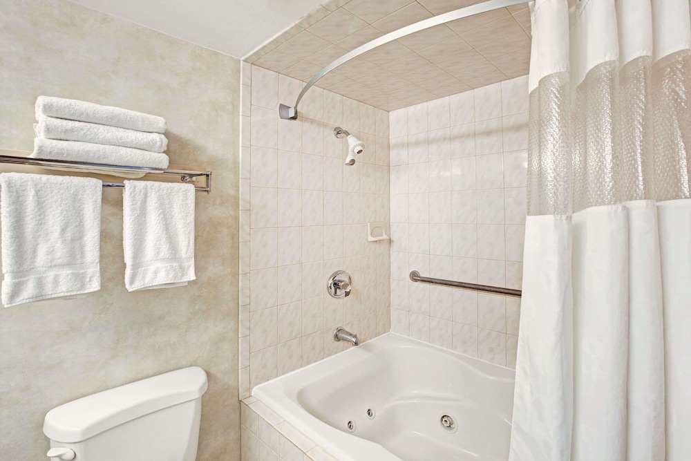 Ramada by Wyndham Flemington 7/38