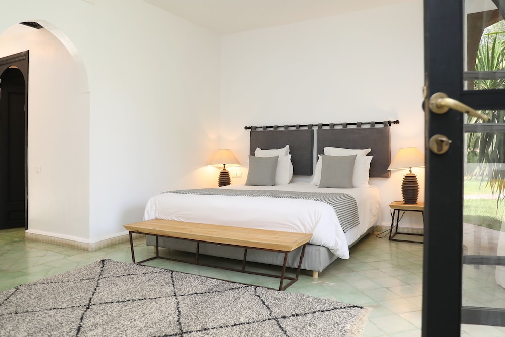 غرفة سوبيريور بسرير كينج، Villa Al Assala La Palmerale 10/10