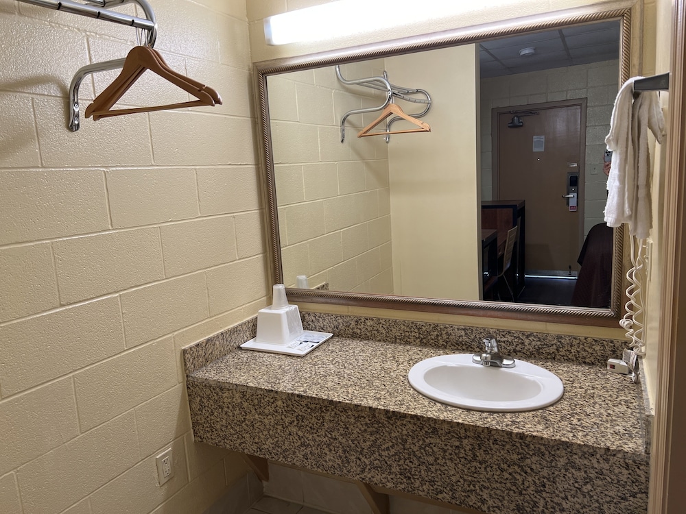 Executive Inn and Suites Lackland AFB 12/17