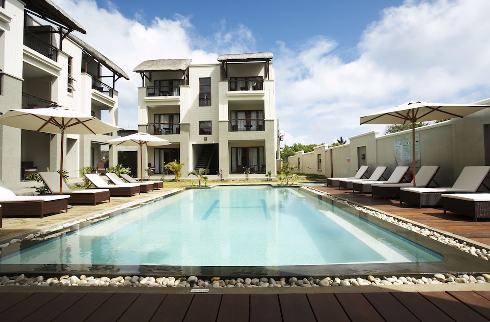 Grand Bay Suites 9/65