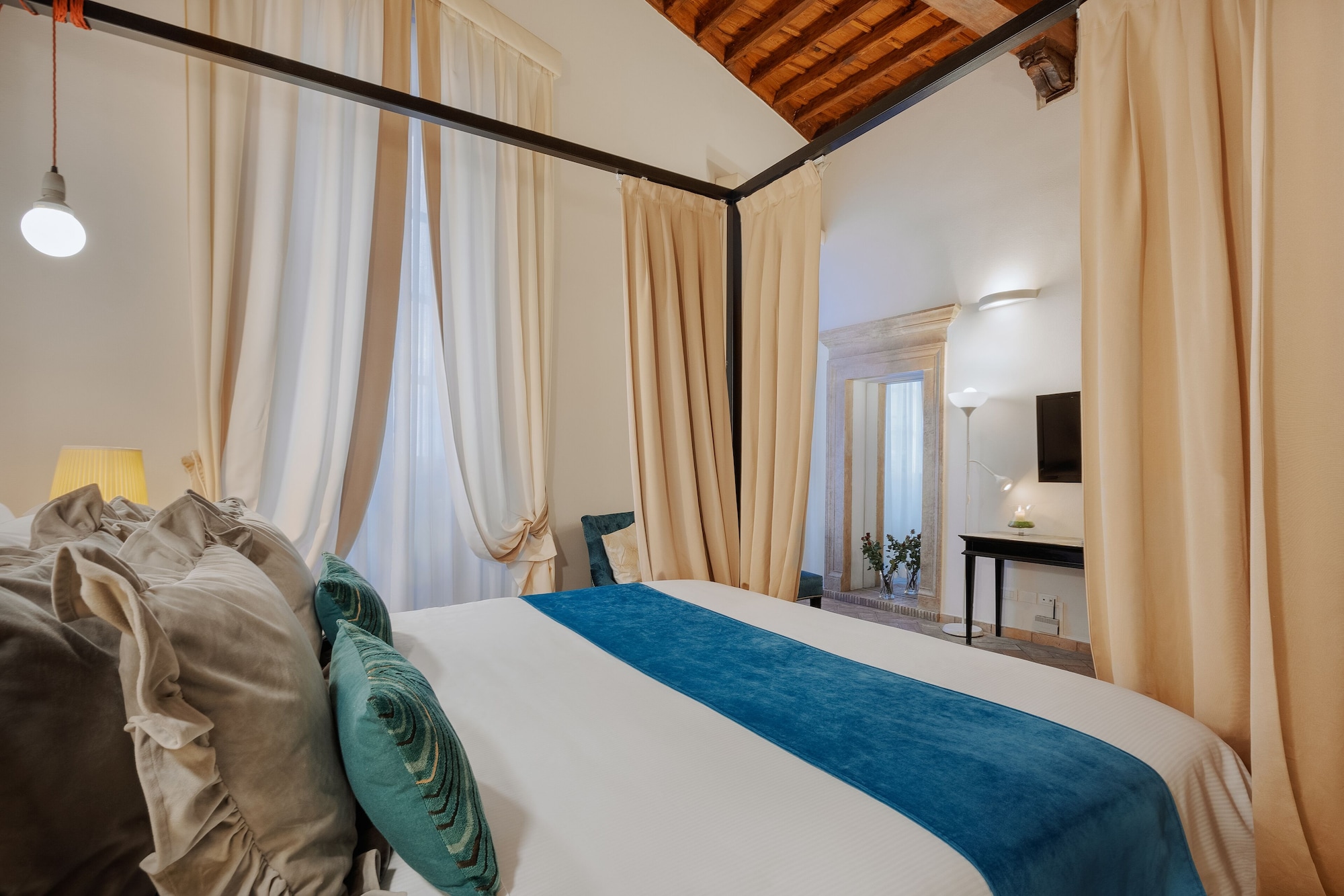 LUXURY, STUDIO, SUITE, CITY VIEW, BALCONY