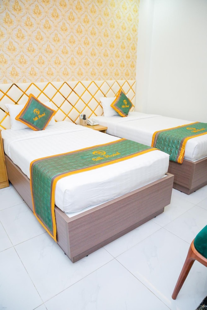 RedDoorz Plus near Tan Son Nhat airport 2 29/50