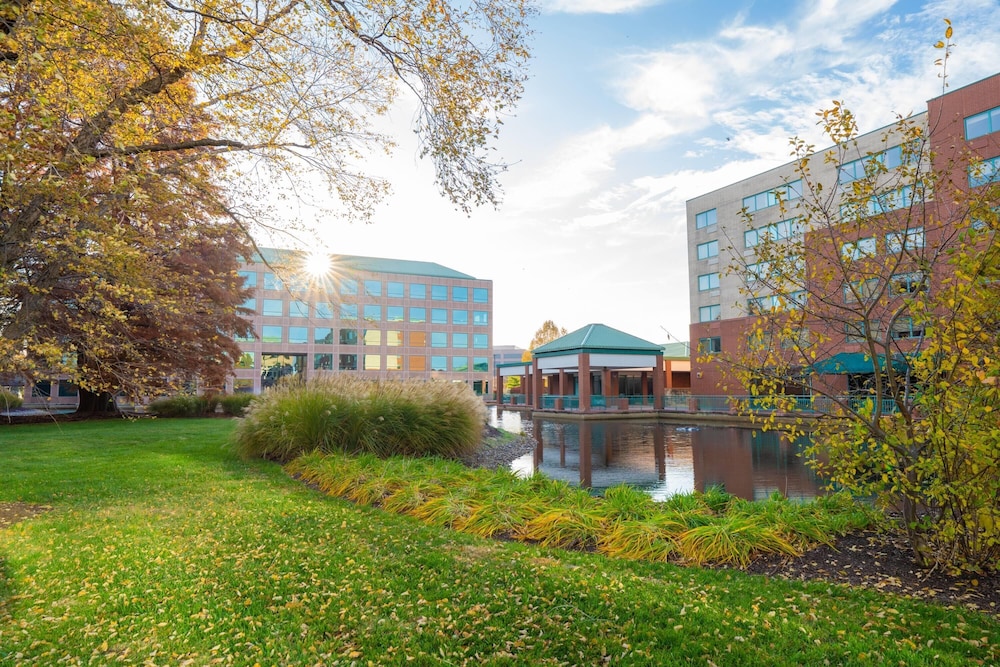 Elimwood Hotel, A Ramada by Wyndham 60/64
