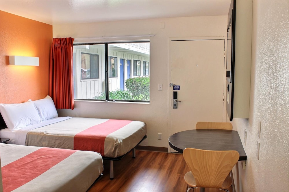 Motel6 Pismo Beach, CA 26/61