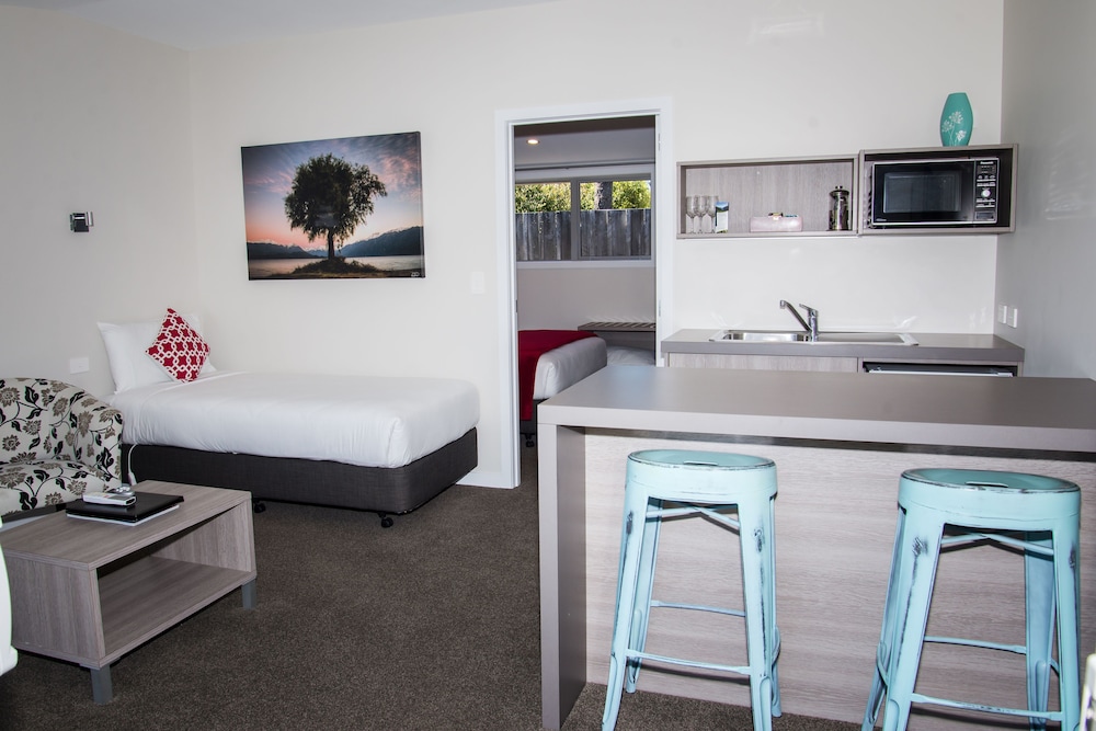 Edgewater Motel 40/71