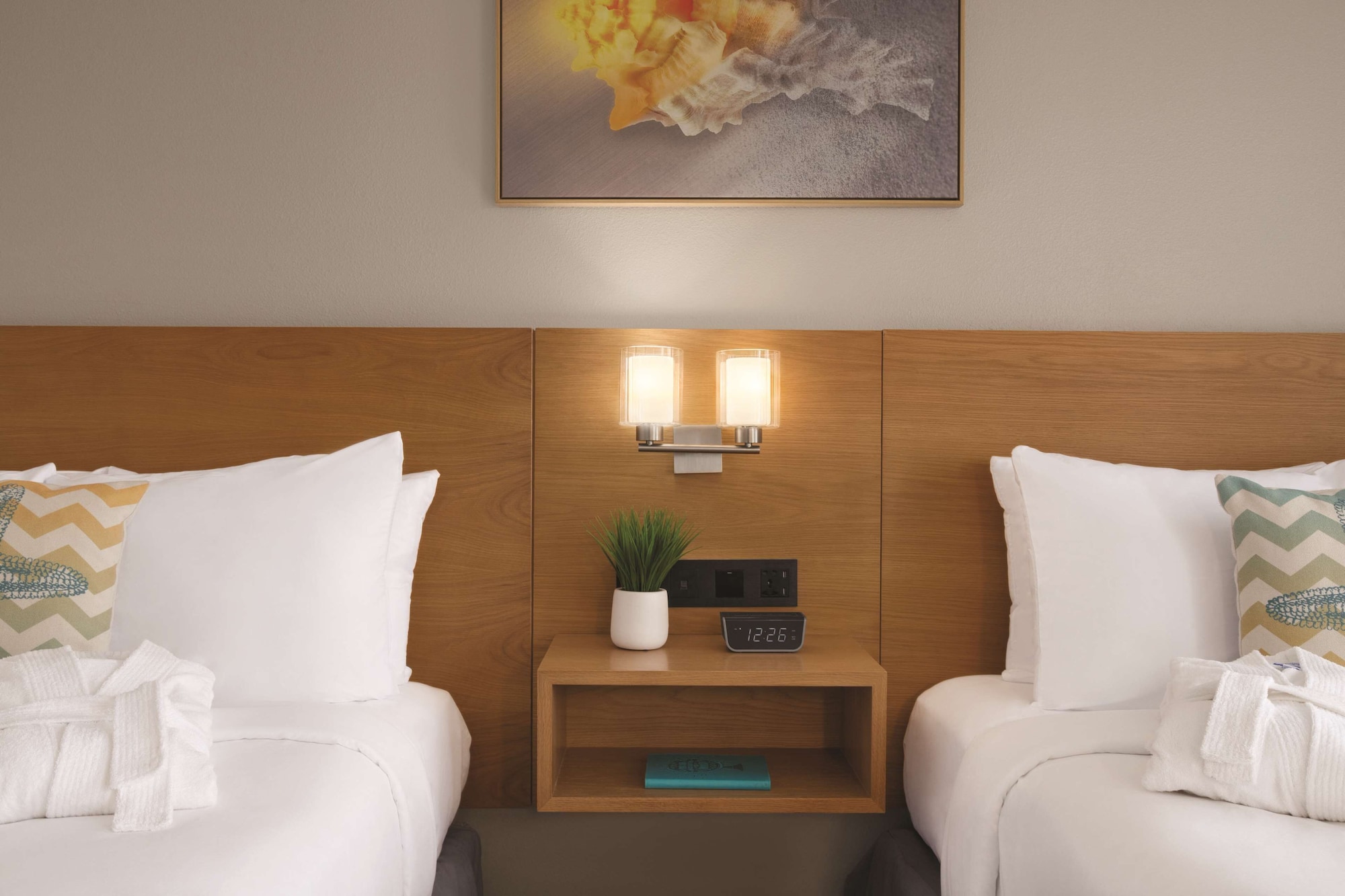 SUITE, 2 DOUBLE BEDS