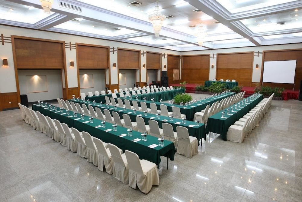 Makassar Golden Hotel 40/46