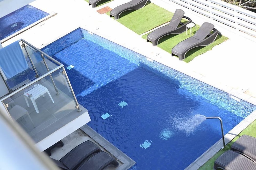 Rio Gardens Hotel Apartments 12/21