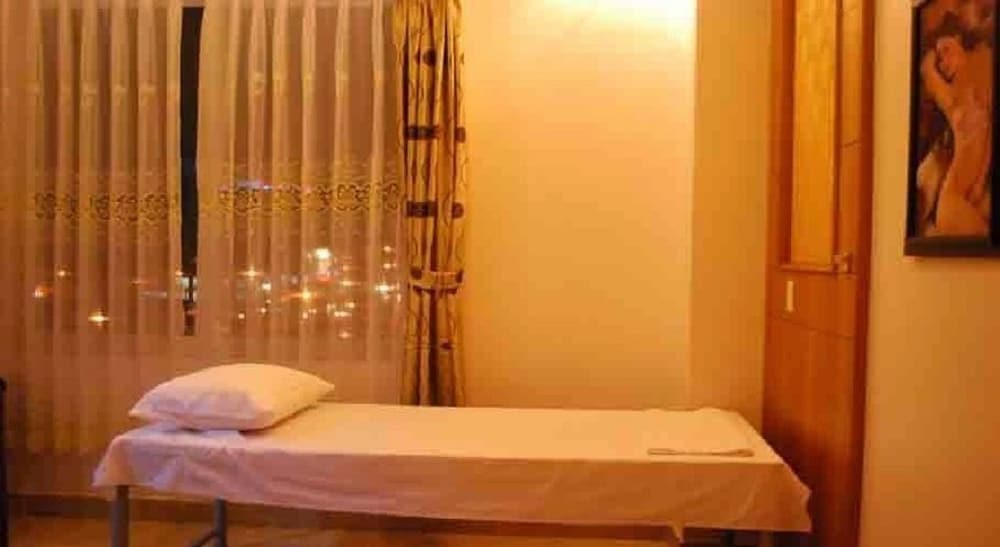 Ngoc Bach Hotel 12/18