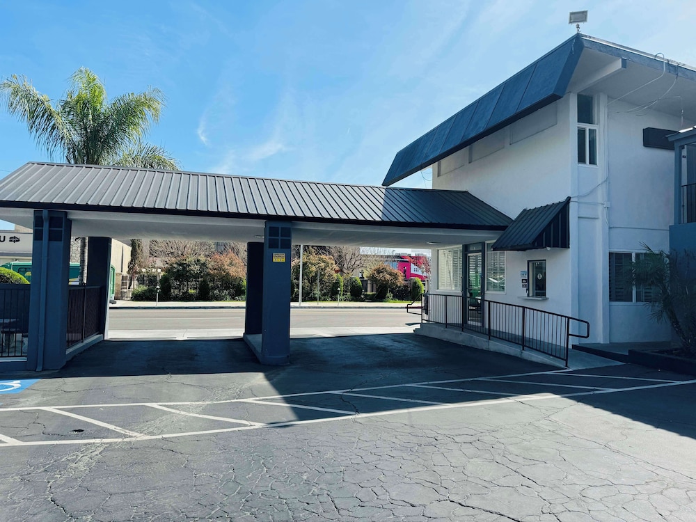 SureStay by Best Western Fresno Central 43/54