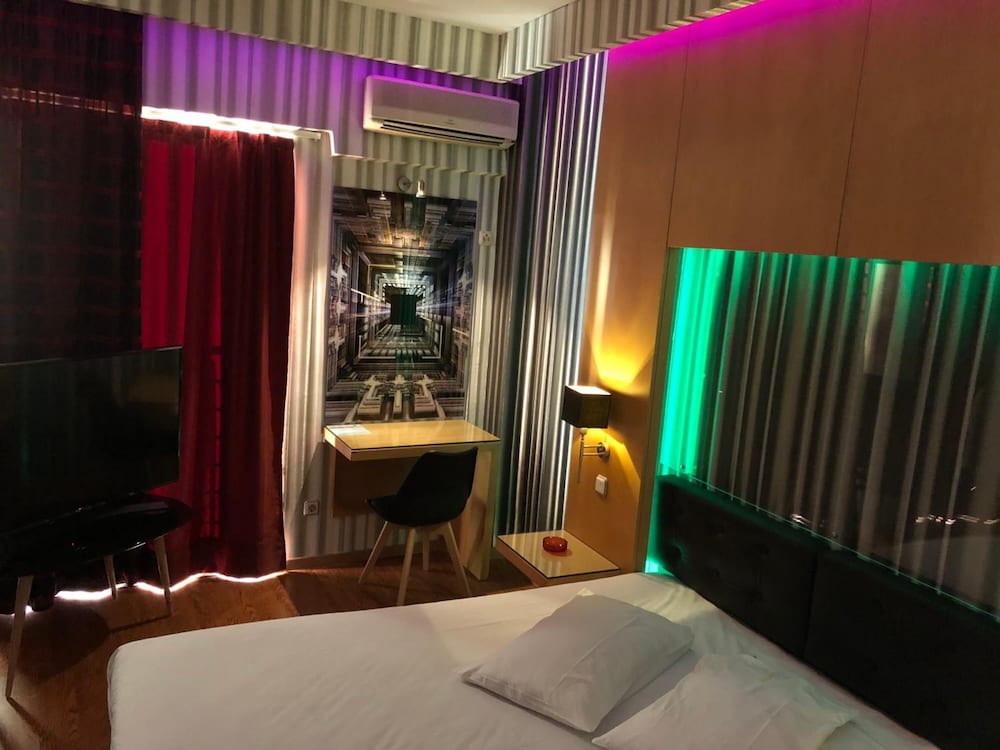 Olympic Hotel 21/23