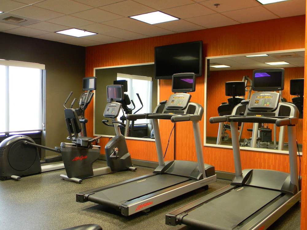 Holiday Inn Express Hotel And Suites Huntsville Airport 32/54