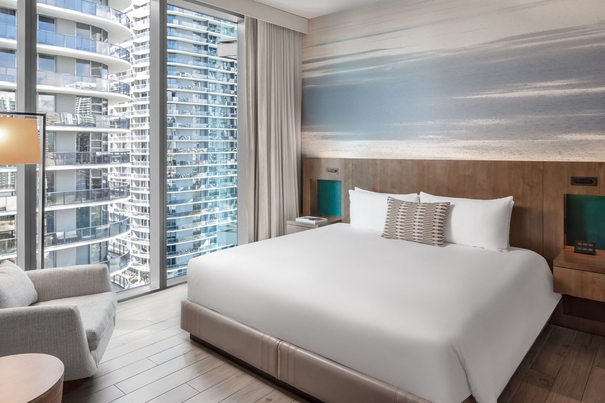 1 BEDROOM, RESIDENCE, SUITE