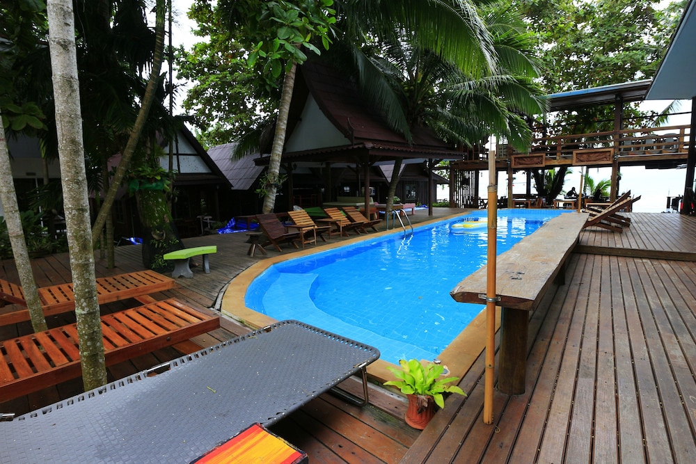 Apple Beachfront Resort 59/69