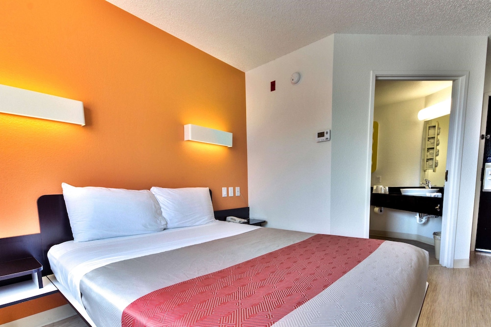 Motel6 Lewisville, TX - Dallas 22/48