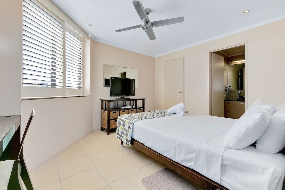 2 BEDROOMS, APARTMENT, TWIN BEDS, OCEAN VIEW