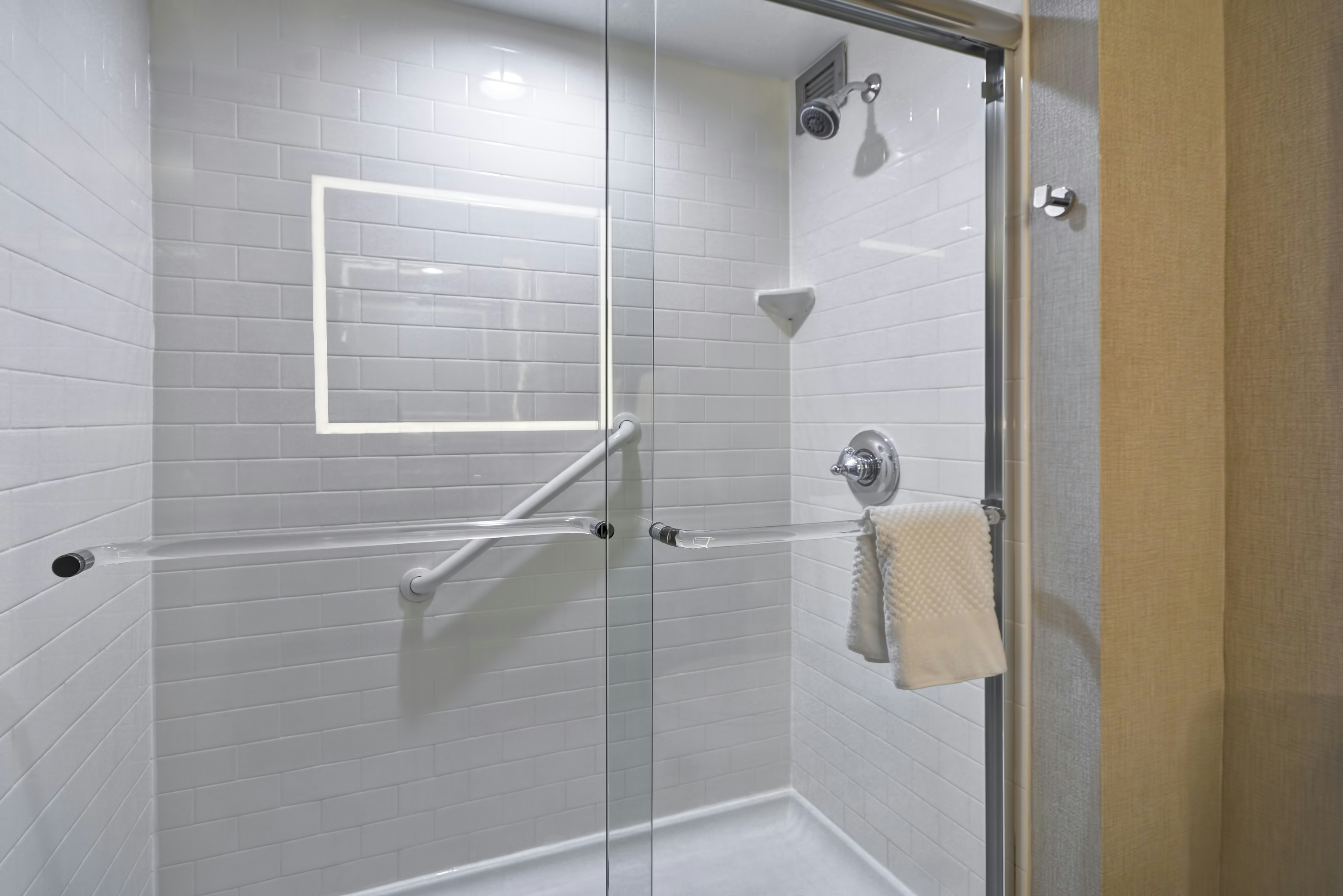 SUITE, KING BED, ACCESSIBLE