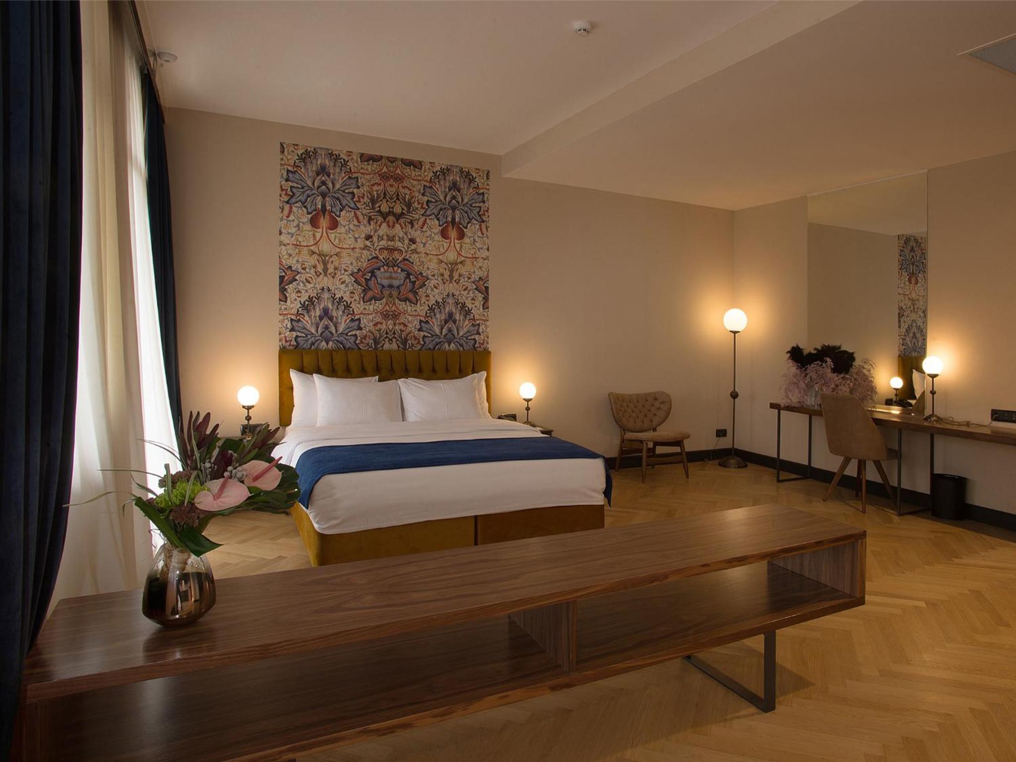 Museum, Suite