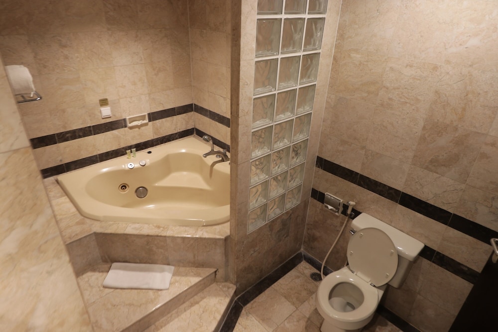 Hotel Santika Cirebon 27/28