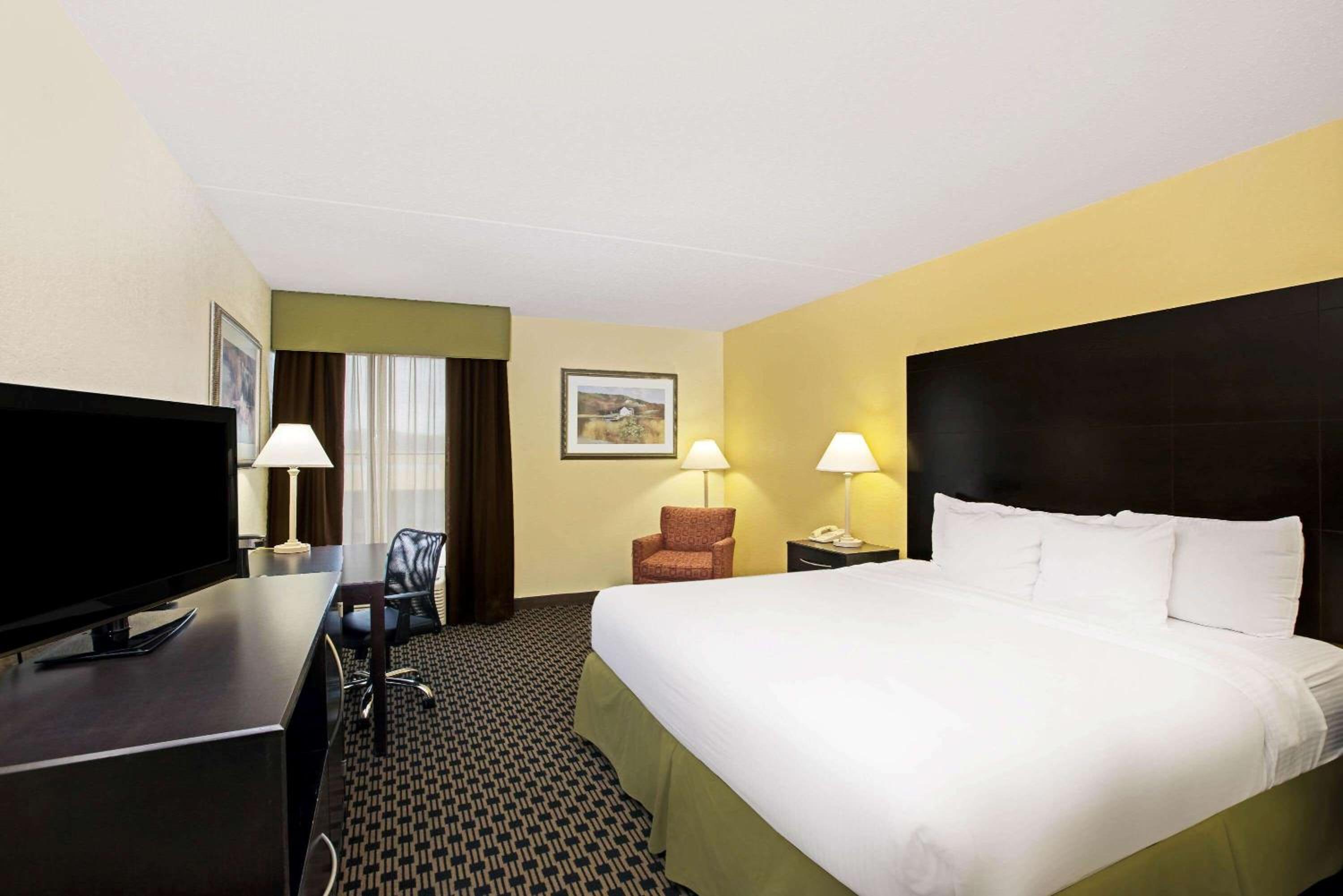 Deluxe, King Bed