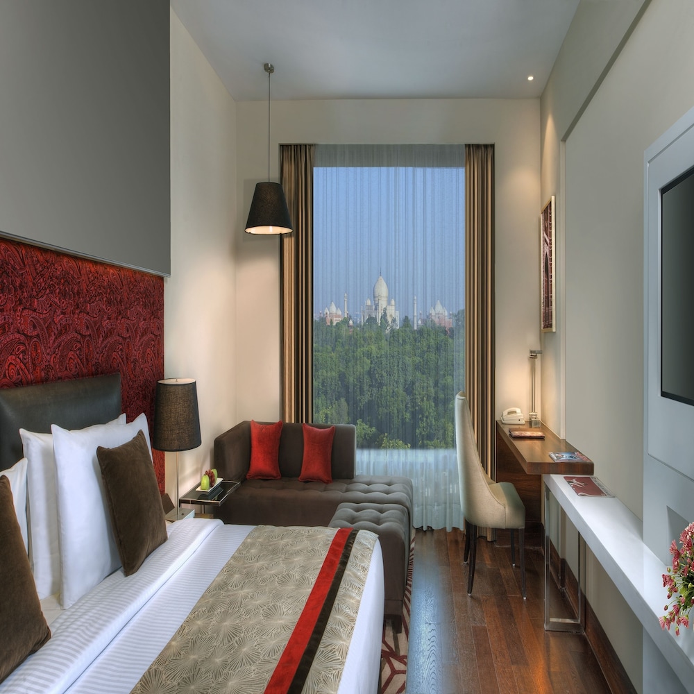 Grand Mercure Agra 10/50