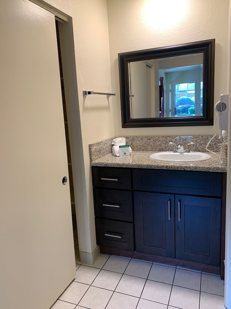 California Suites 44/55