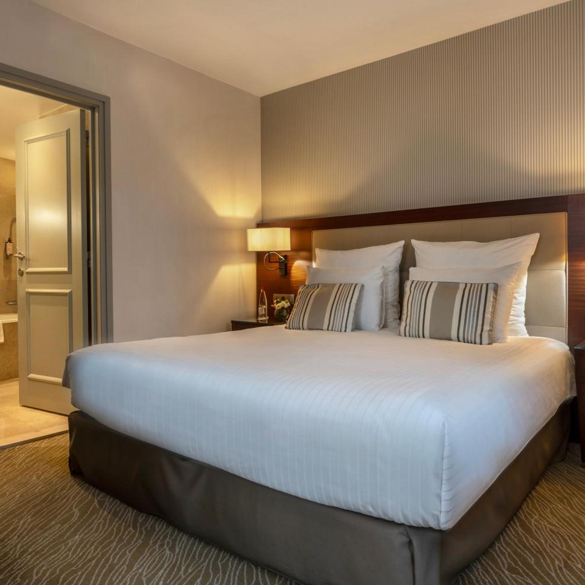 Suite, City View