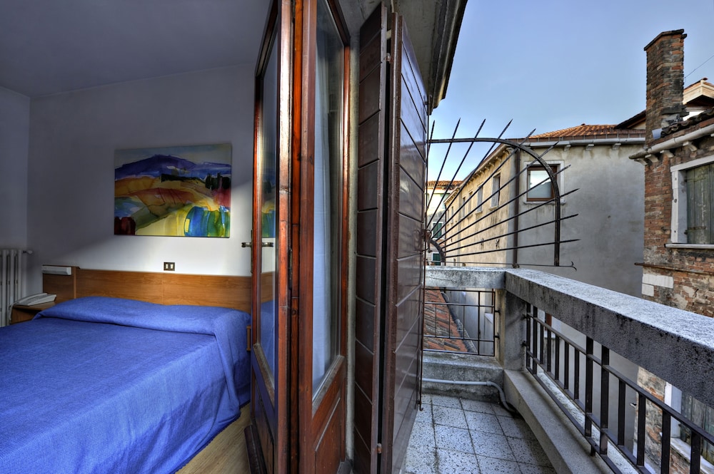Hotel Caprera 7/23