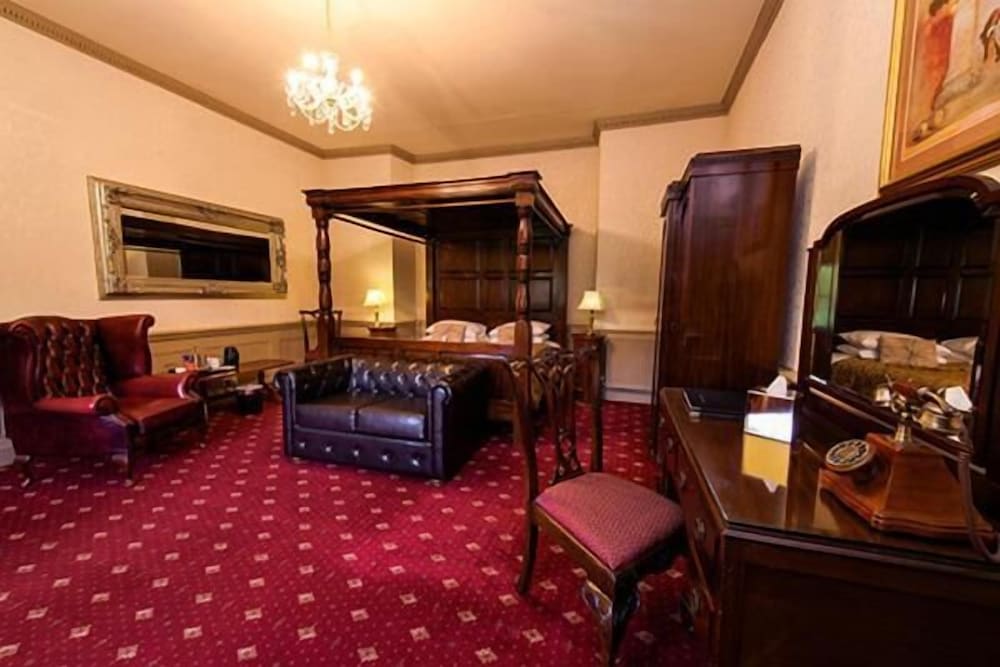 The Old Lodge 27/50