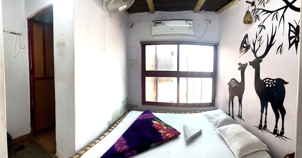 ROOM, DOUBLE BED, RIVER VIEW