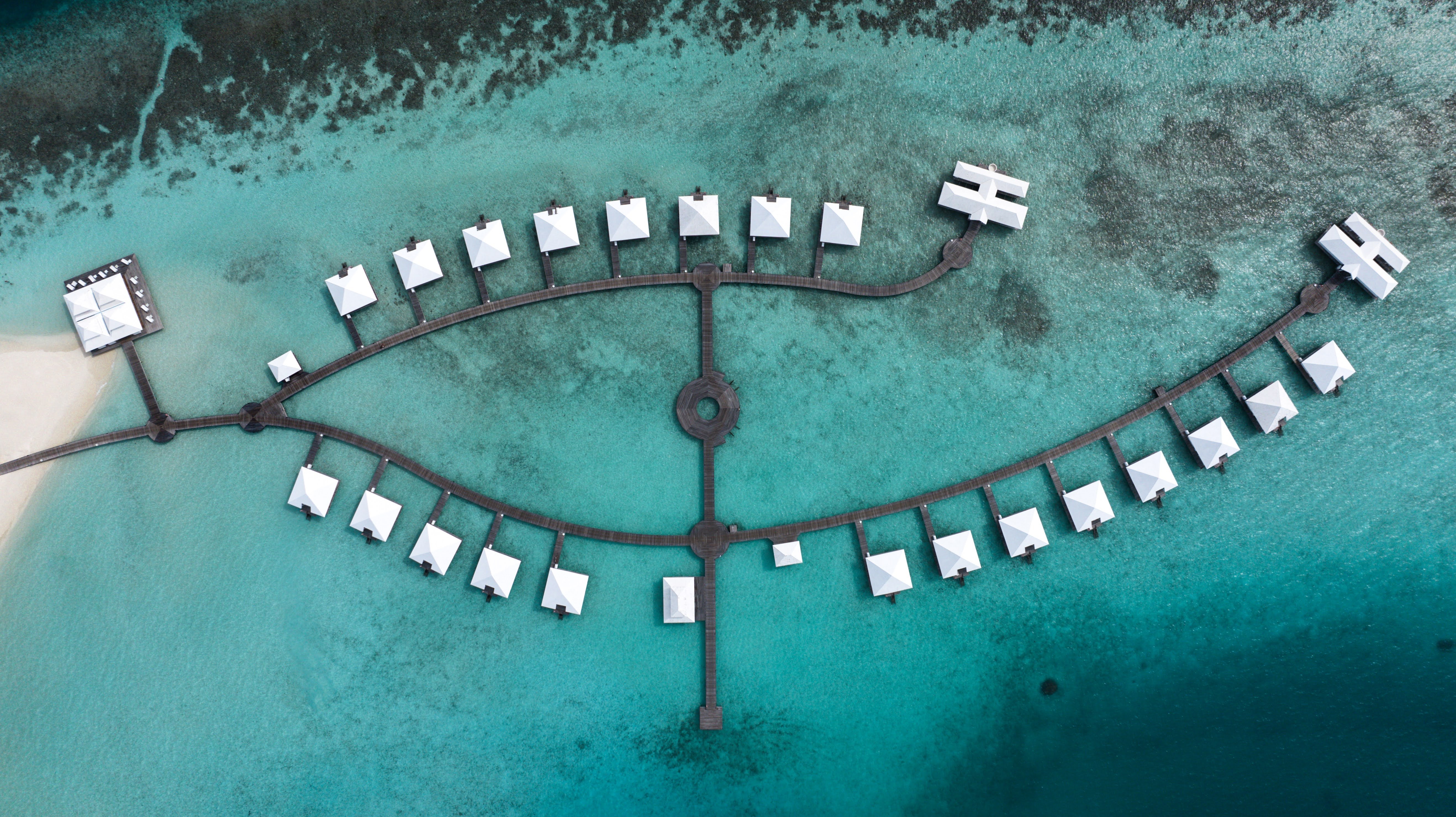 Diamonds Athuruga Maldives Resort and SPA 43/44