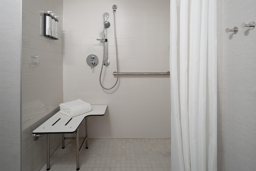 Hyatt Place Fort Lauderdale Cruise Port 47/47