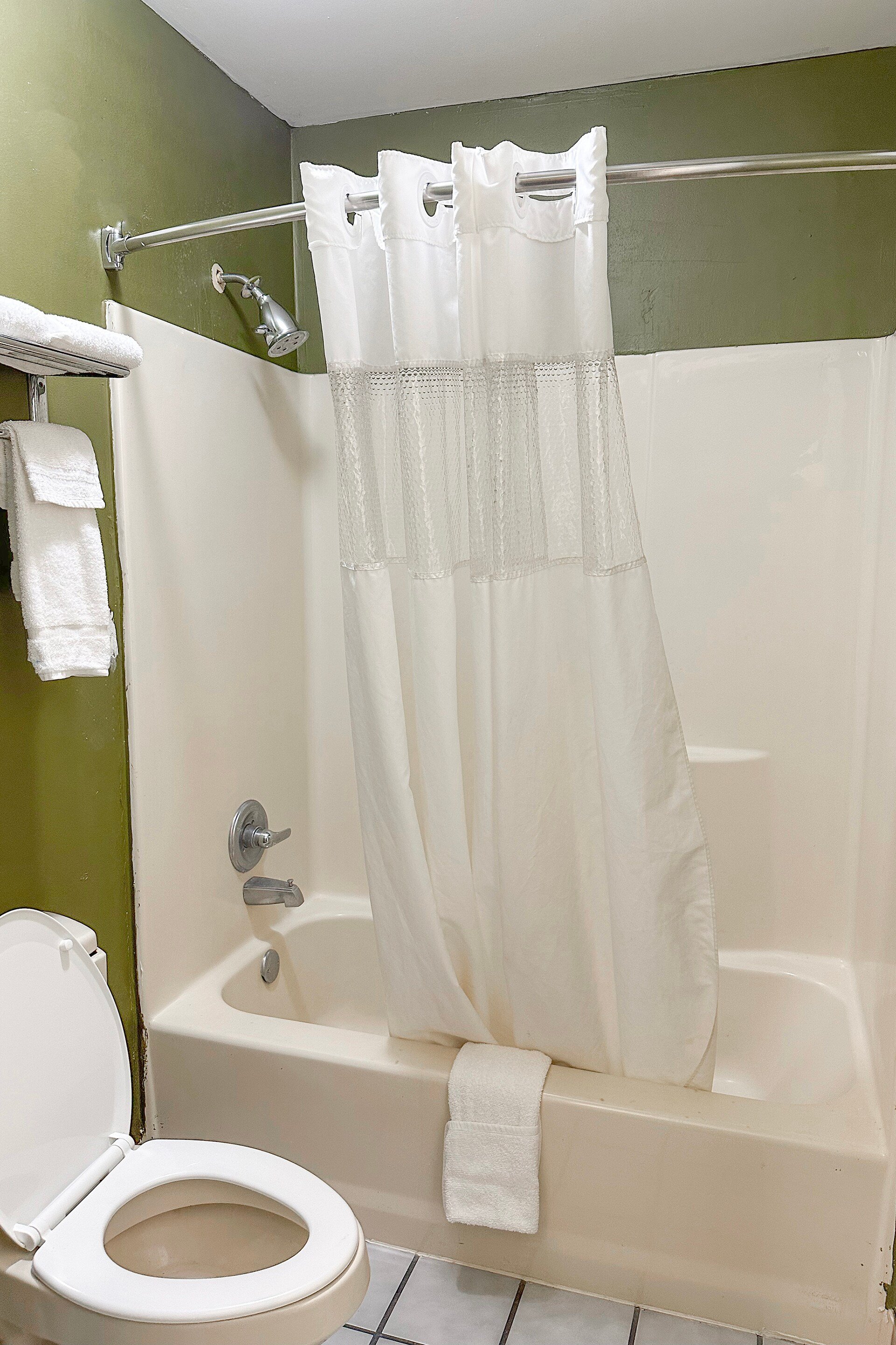 Bonita Lakes Inn by Capital O Meridian I20 68/68