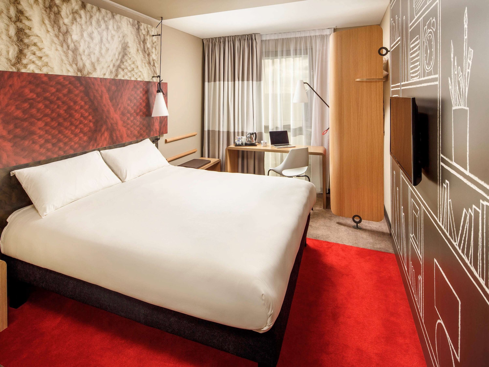 ROOM, DOUBLE BED