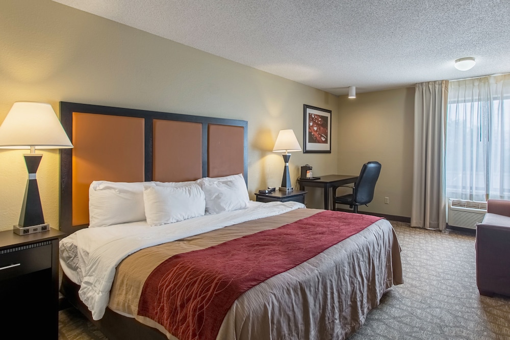 Comfort Inn Evansville East 11/41