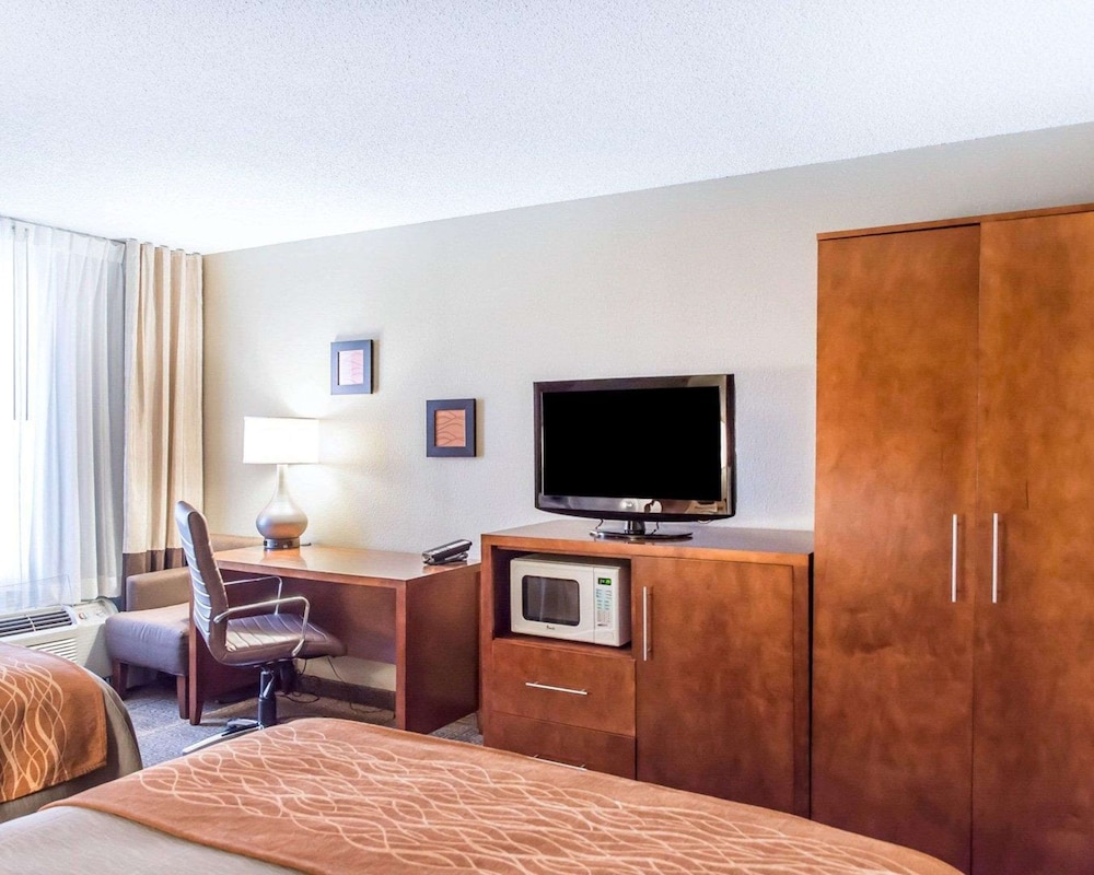 Comfort Inn North Polaris 35/38