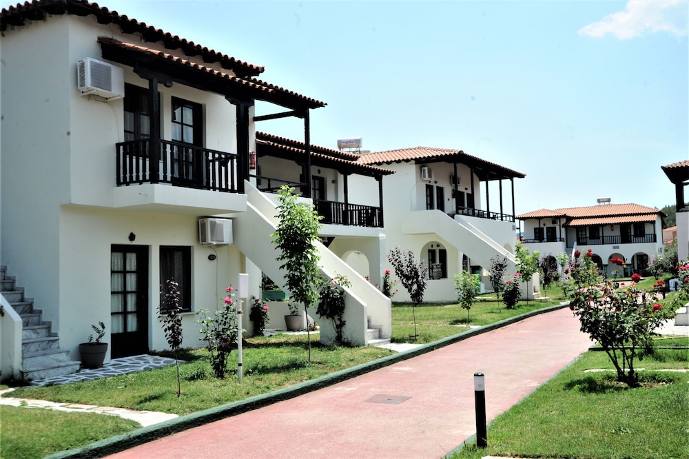 Assa Maris Beach Hotel 99/108