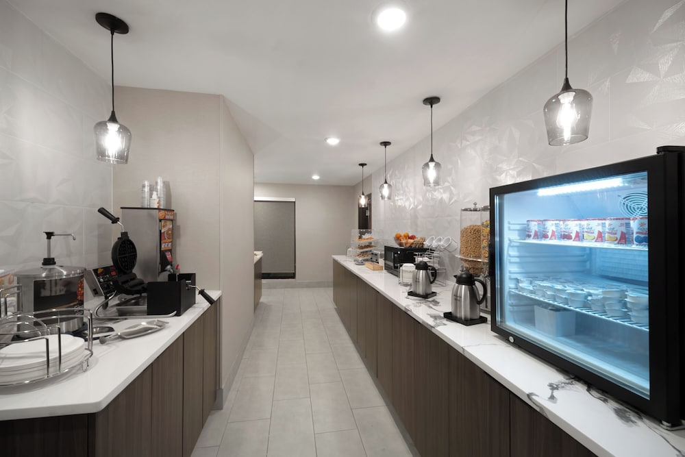 La Quinta Inn & Suites by Wyndham Greenville 38/61