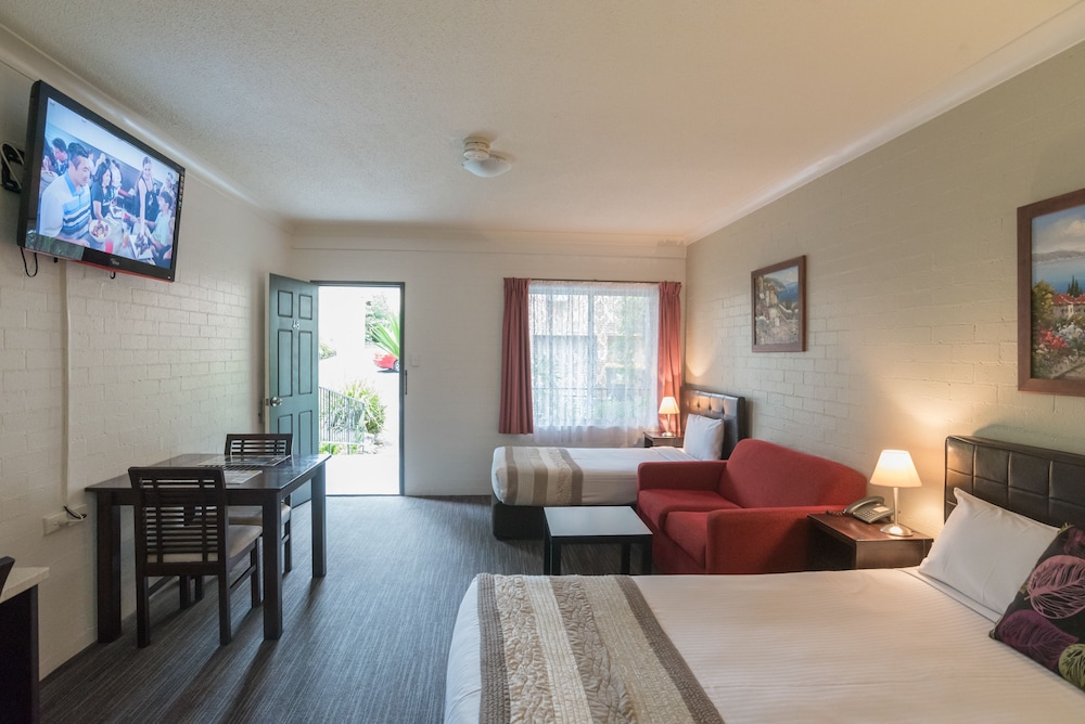 Sanctuary Resort Motor Inn 24/30