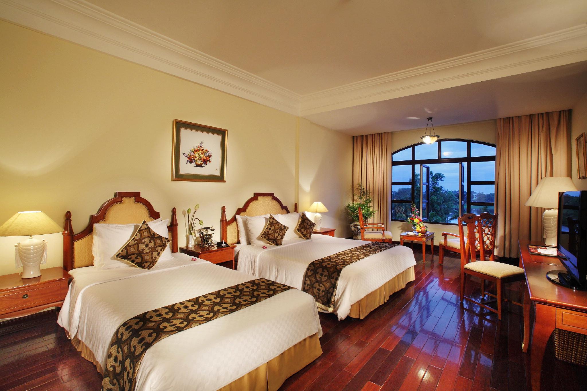 Premium, River View