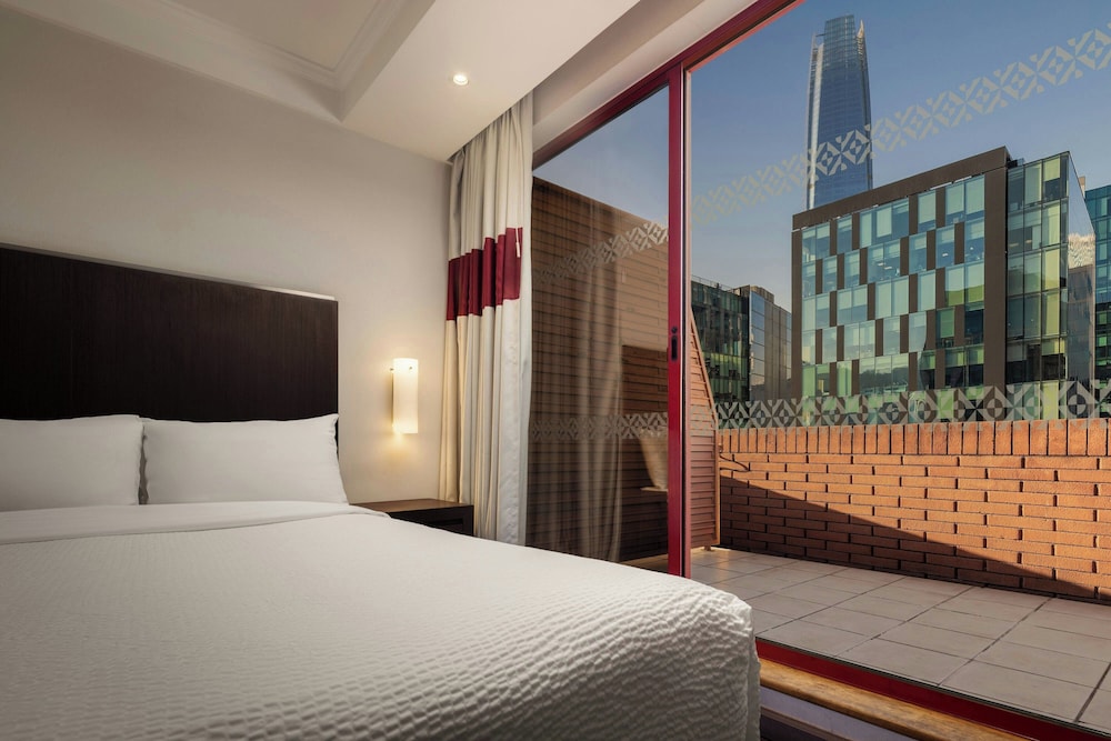 DELUXE, KING BED