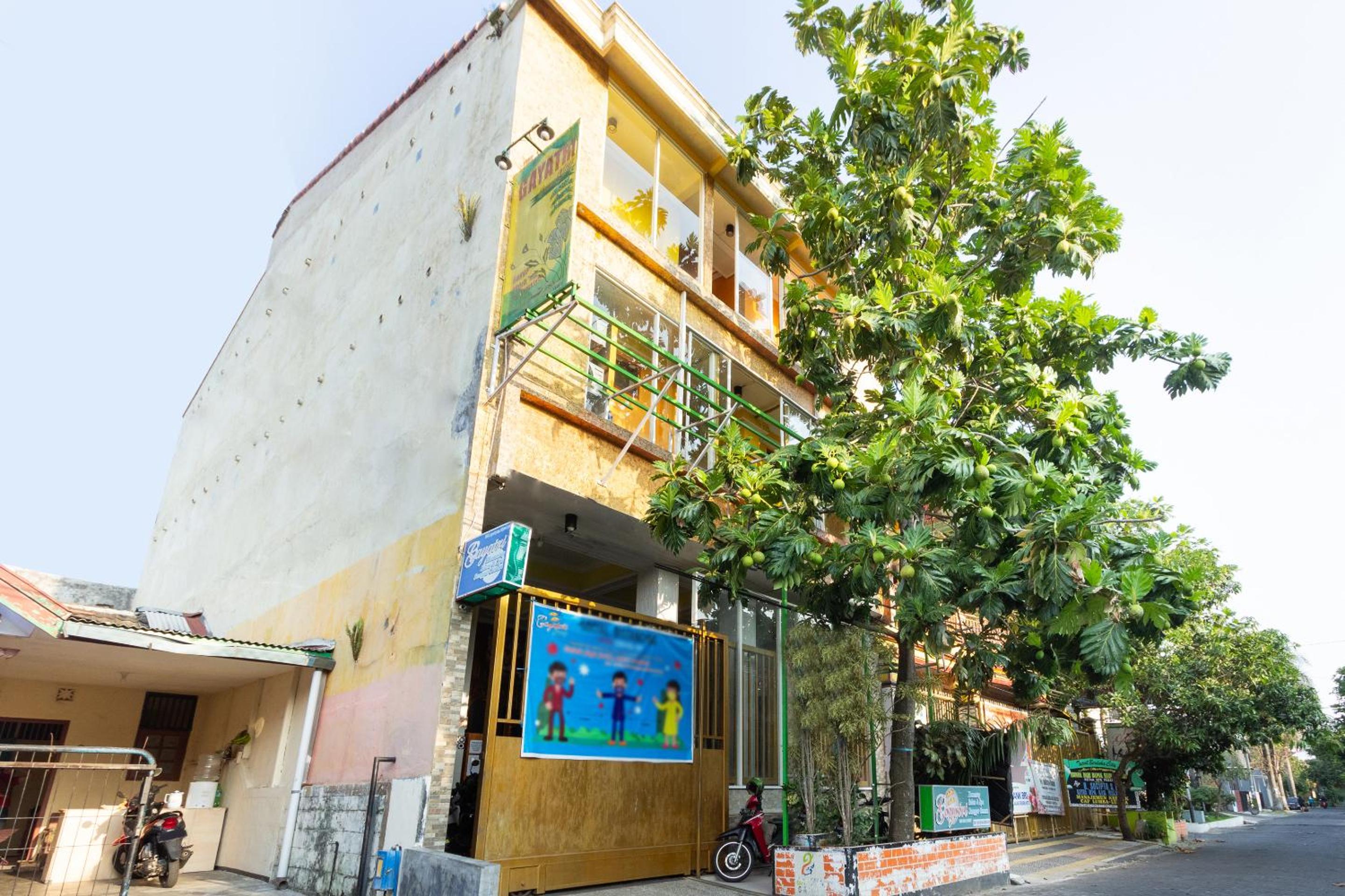 OYO 3727 Homestay Gayatri Sawojajar 48/57