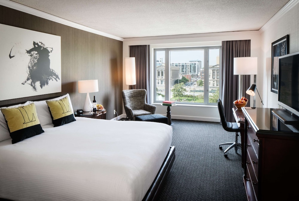 Executive, Suite, King Bed, Fountain View