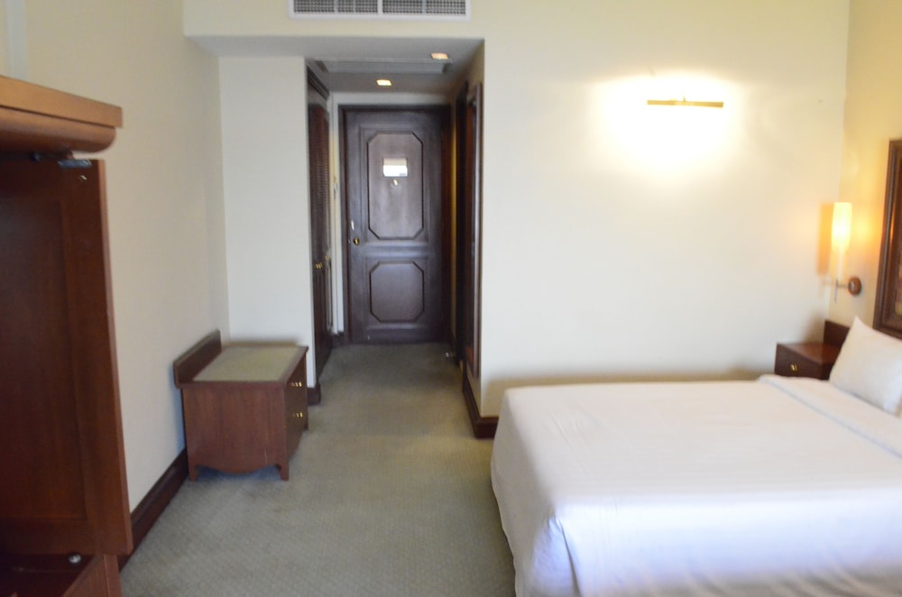 Cambodiana Hotel 17/50