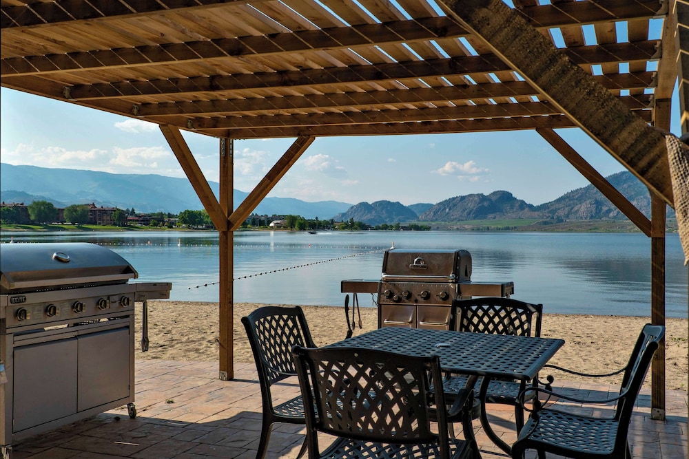 Coast Osoyoos Beach Hotel 37/50