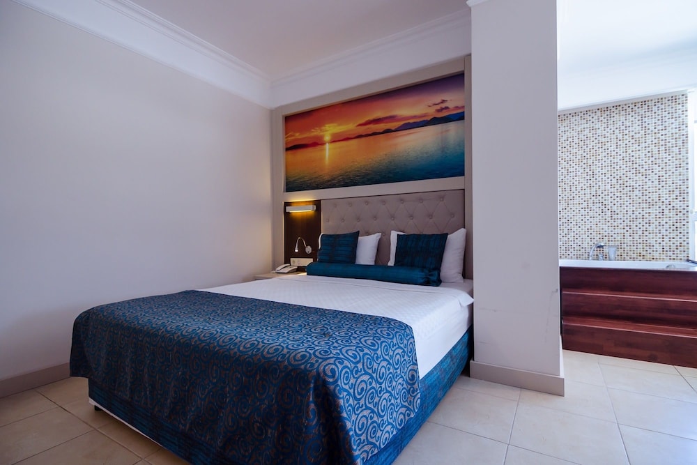 The Lumos Deluxe Resort Hotel and Spa 16/60