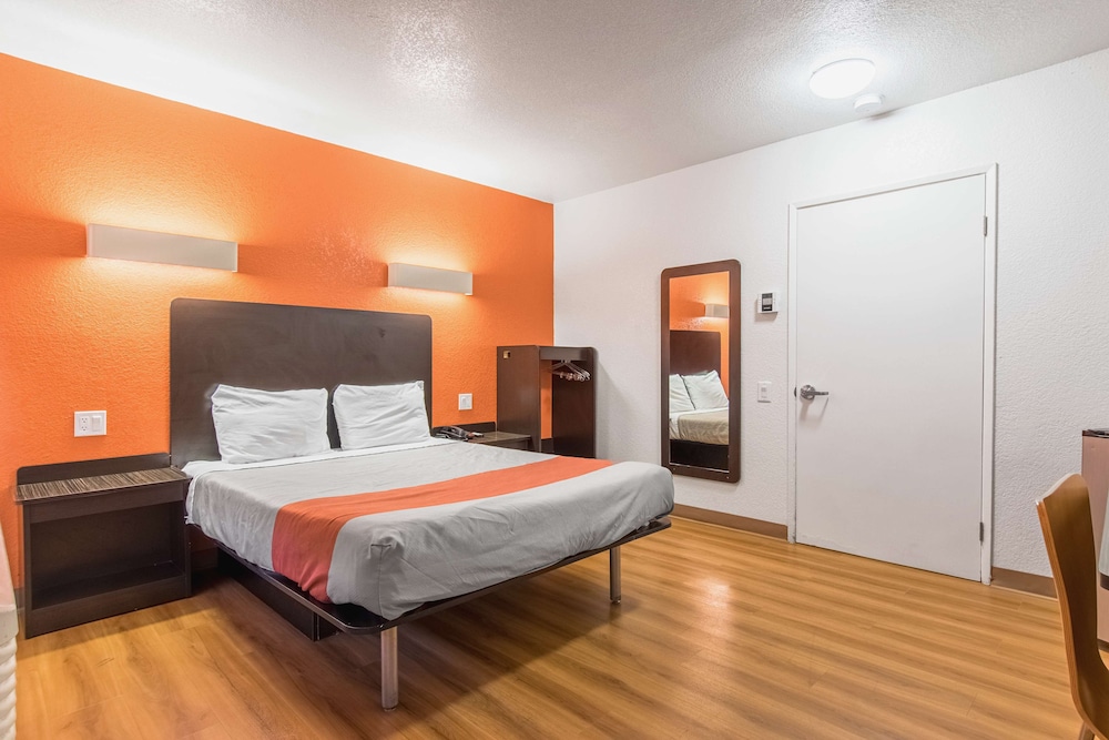 Motel6 Bakersfield, CA - Central 20/44