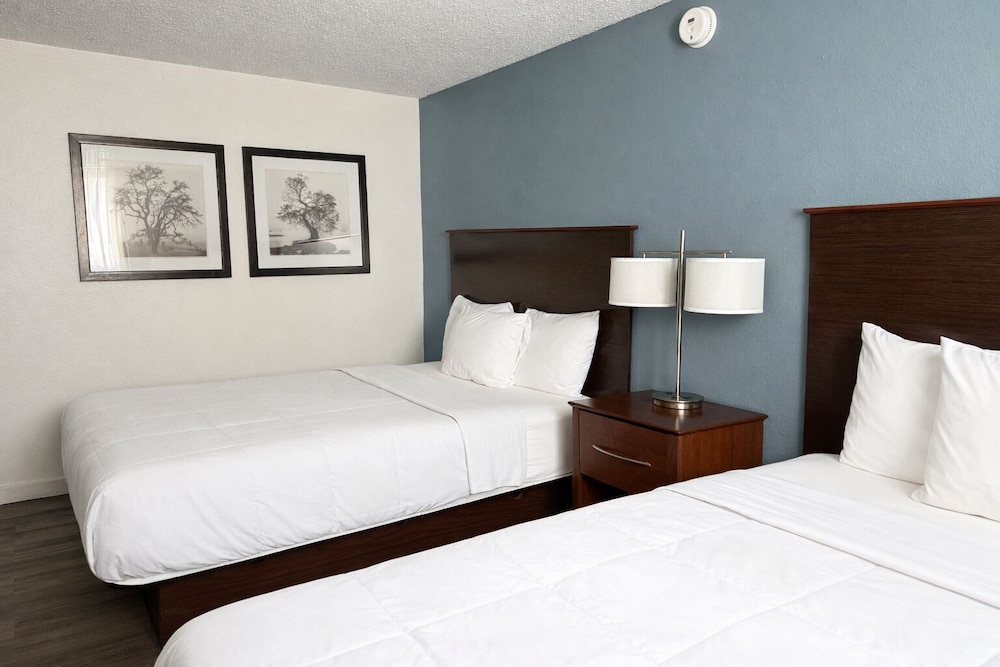 Hotel 8 Fergus Falls 9/49