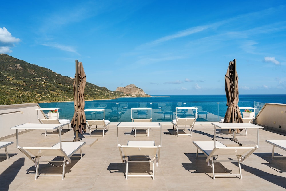 Emerald Hotel Cefalu 43/49